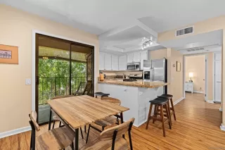 Photo #5: 260012561 Listing