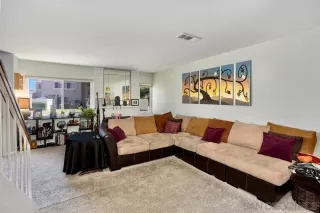 Photo #2: 260012605 Listing