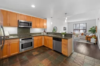 Photo #2: 260012608 Listing 