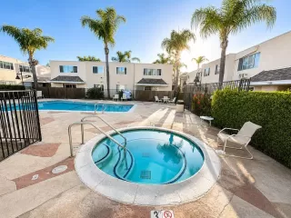 Photo #1: 260012618 Listing