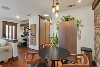 Photo #2: 260012664 Listing