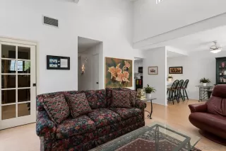 Photo #5: 260012673 Listing