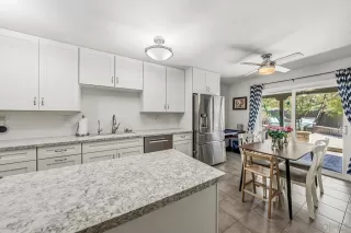Photo #6: 260012691 Listing