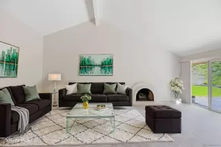 Photo #2: 260012697 Listing