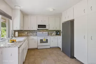 Photo #5: 260012697 Listing