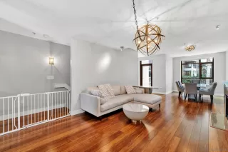Photo #4: 260012753 Listing