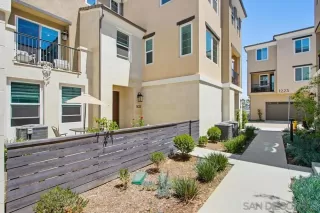 Photo #3: 260012776 Listing
