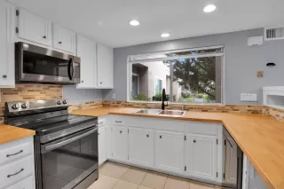 Photo #1: 260012803 Listing