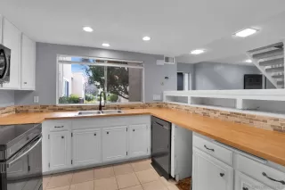 Photo #2: 260012803 Listing