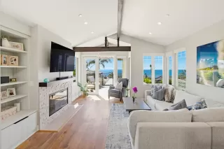 Browse active condo listings in WALKING DISTRICT