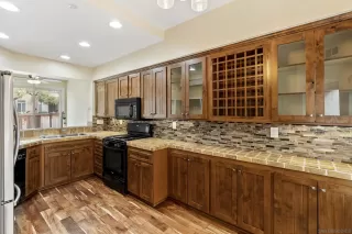 Photo #2: 260012918 Listing