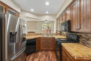 Photo #3: 260012918 Listing