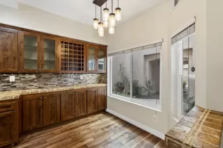 Photo #5: 260012918 Listing