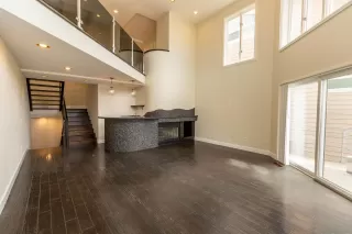 Photo #2: 260012929 Listing