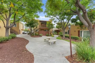 Photo #4: 260012942 Listing