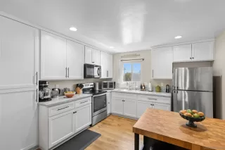 Photo #1: 260012946 Listing