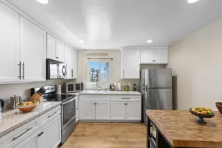 Photo #2: 260012946 Listing