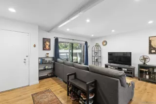Photo #5: 260012946 Listing