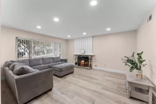 Photo #2: 260012975 Listing