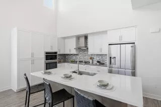 Photo #1: 260012981 Listing