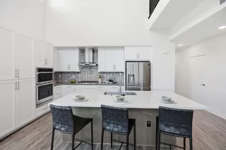 Photo #2: 260012981 Listing