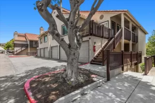 Photo #4: 260013012 Listing