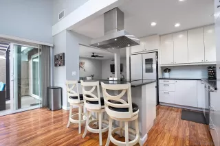 Photo #3: 260013014 Listing