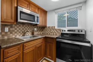 Photo #5: 260013043 Listing
