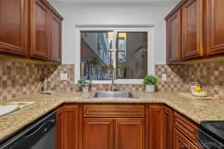 Photo #6: 260013043 Listing