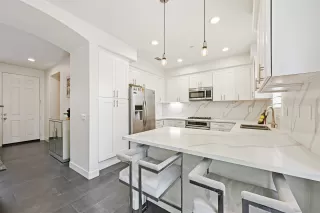 Photo #2: 260013089 Listing