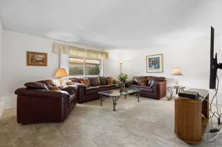 Photo #4: 260013140 Listing