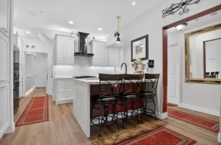 Photo #2: 260013180 Listing