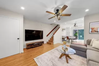 Photo #2: 260013217 Listing