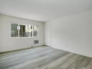 Photo #3: 260013232 Listing 