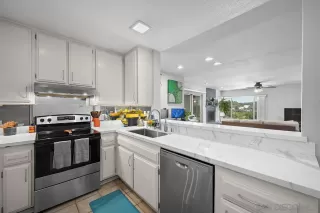 Photo #3: 260013234 Listing