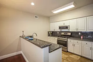 Photo #3: 260013314 Listing