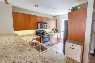 Photo #4: 260013415 Listing