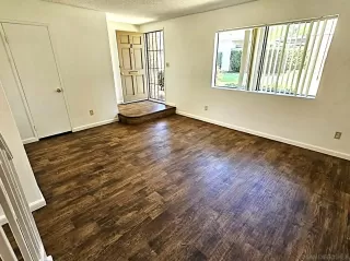Photo #4: 260013419 Listing