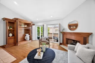 Photo #4: 260013424 Listing