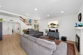 Photo #2: 260013433 Listing 