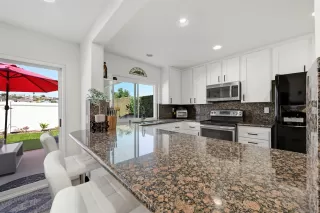 Photo #5: 260013433 Listing 