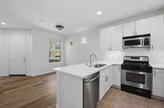 Photo #4: 260013510 Listing 