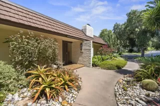 Photo #2: 260013611 Listing 