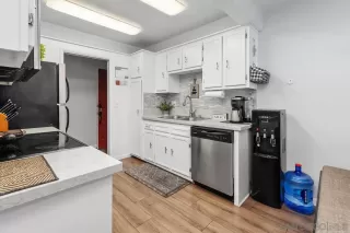 Photo #3: 260013647 Listing 