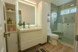 Photo #5: 260013830 Listing