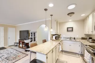 Photo #4: 260013866 Listing