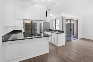 Photo #4: 260013955 Listing
