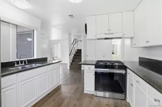 Photo #5: 260013955 Listing