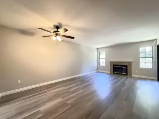 Photo #5: 260013996 Listing