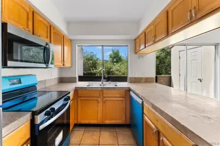 Photo #4: 260014046 Listing 